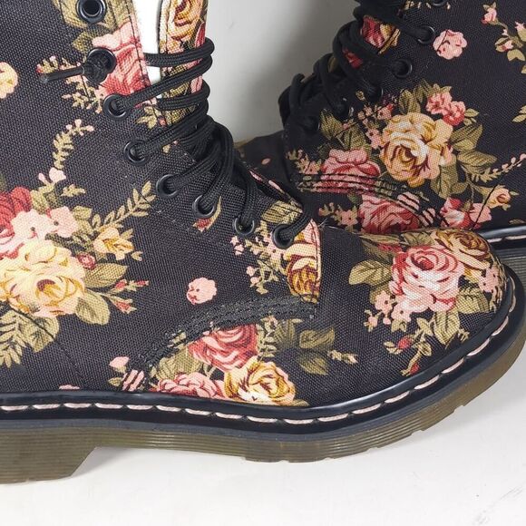 Dr. Martens Women's 11821 US7 Black Canvas Floral Lace Up Combat Boots - Picture 12 of 12